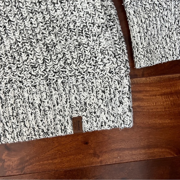 ROOTS Snowy Fox Turtleneck - Picture 6 of 7